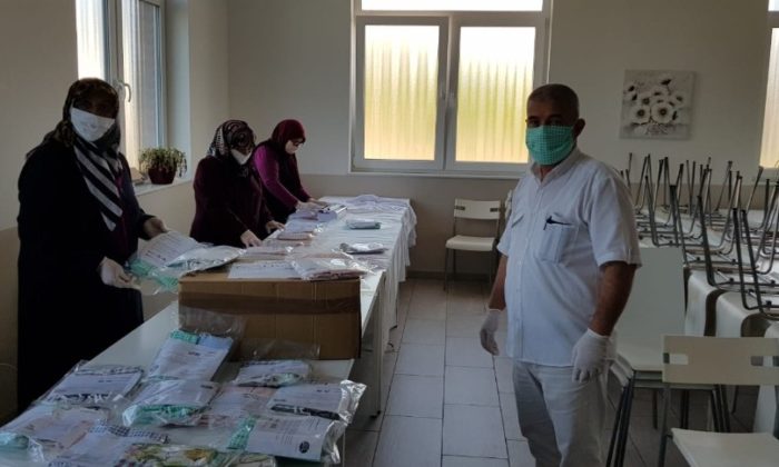 Almanya’daki Karabüklü gurbetçiler sağlıkçılar için maske dikti