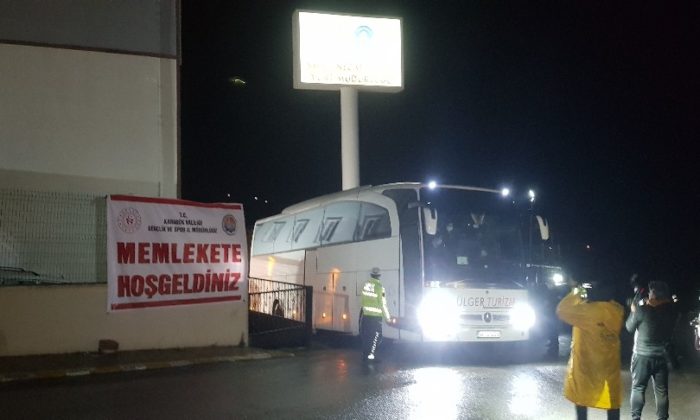 Çek Cumhuriyeti’den getirilen 106 öğrenci Karabük’te yurda yerleştirildi