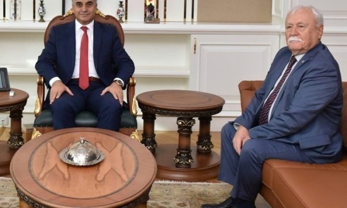 İş adamı Dizdar’dan bin koli gıda ve temizlik malzemesi