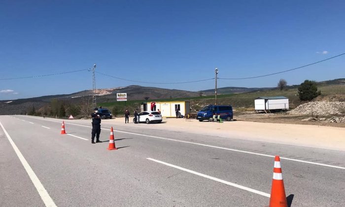 Karabük’e giriş çıkışlarda korona tedbirleri devam ediyor
