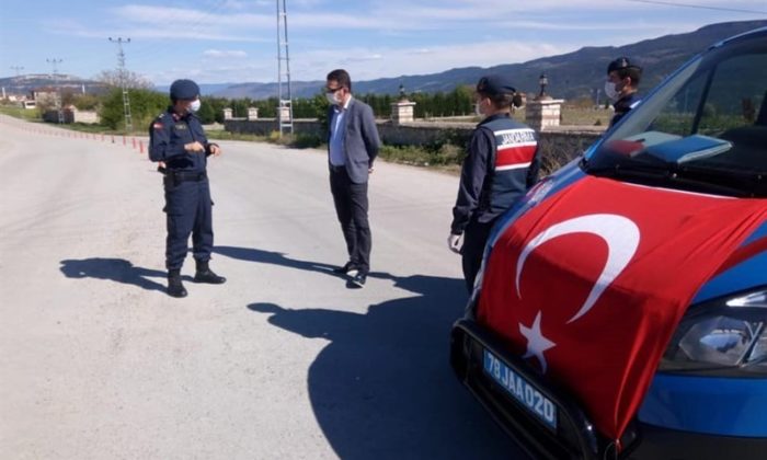 Kaymakam Ürkmezer giriş ve çıkışları kısıtlanan köyleri denetledi