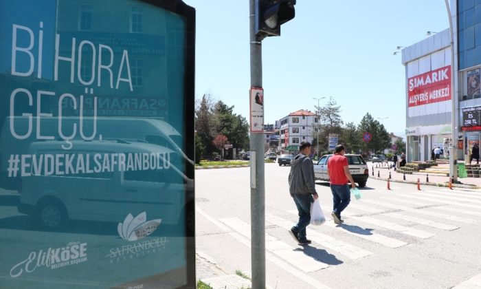 Osmanlı kenti Safranbolu’da yöresel şivelerle ‘Evde Kal’ uyarısı