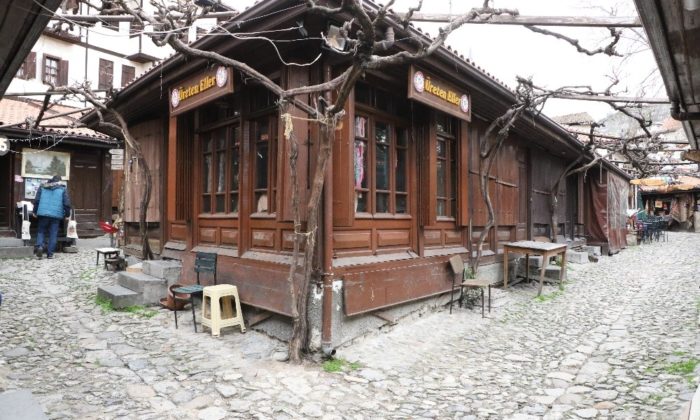(Özel) Bir umutla dükkanlarını açıyorlar