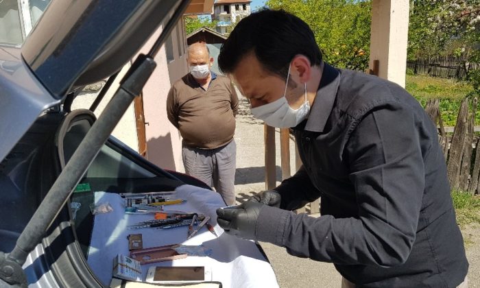 Telefon tamircileri de evde kalanlara hizmet veriyor