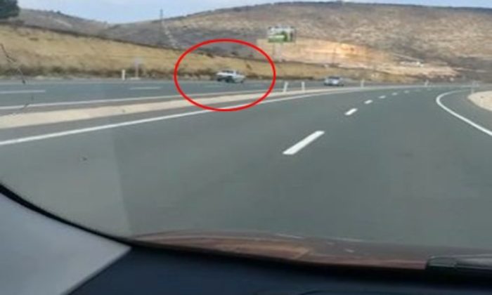 Ters yönden giden otomobil trafiği tehlikeye attı