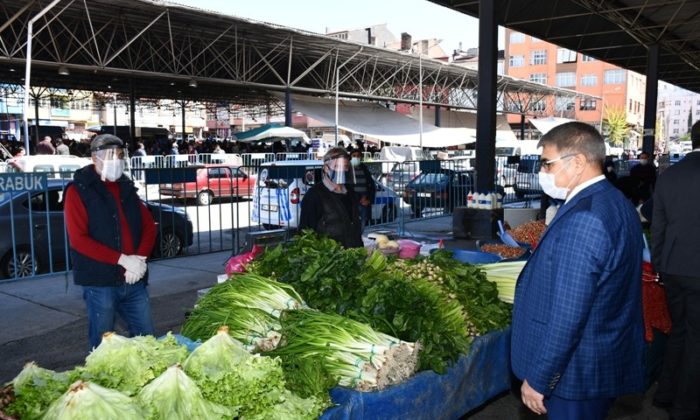 Vali Gürel halk pazarındaki tedbirleri denetledi