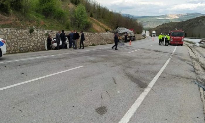 Frenleri patlayan tırın sürücüsü ustalığı ile faciayı önledi