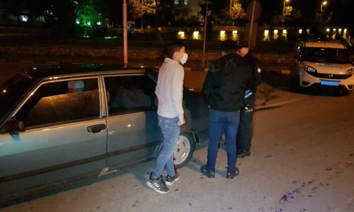 Karabük’te sokağa çıkma kısıtlaması başladı, yollar bariyerlerle kapatıldı