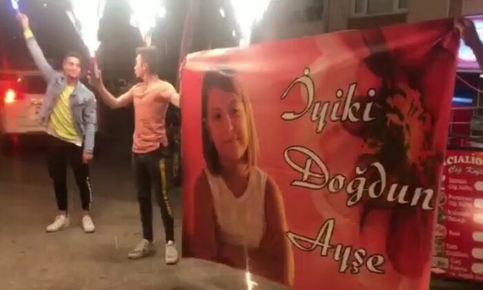 Mahalleliden küçük Ayşe’ye doğum günü sürprizi