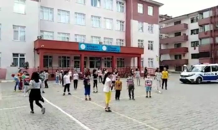 Polisler çaldı çocuklar oynadı