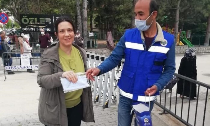 Safranbolu’da iki günde 5 bin maske dağıtıldı