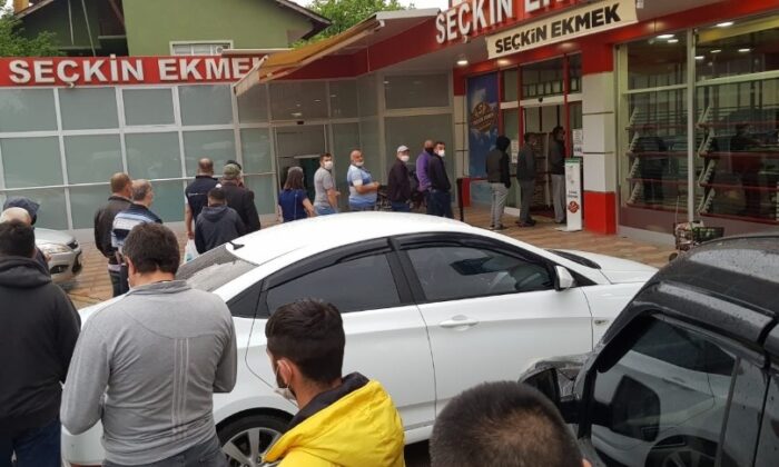 Yasak öncesi ekmek fırınlarının önünde kuyruklar oluştu