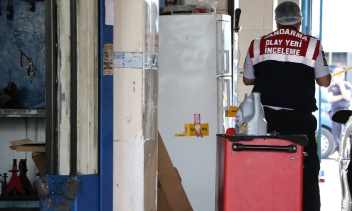 Arabasını tamir etmeyen yeğeninin dükkanını kurşunladı