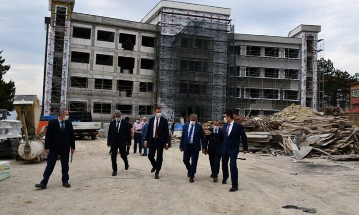 Safranbolu’da okul inşaatları devam ediyor