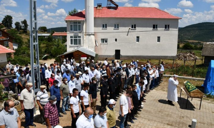 15 Temmuz Şehidinin Ablası Gözyaşları İçinde Defnedildi