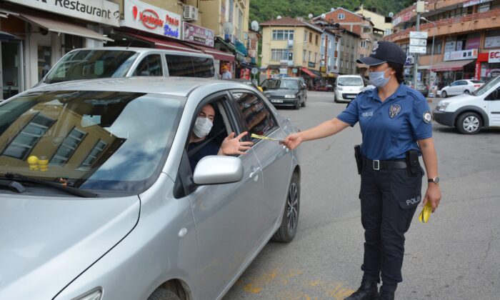 Emniyetten kemer ve cep telefonu uygulaması