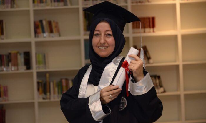 44 yaşında üniversite hayalini gerçekleştirdi