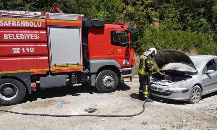Otomobil Seyir Halinde Alev Aldı