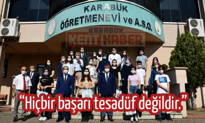 Vali Gürel,YKS ve LGS sınavlarında dereceye giren öğrenciler ile bir araya geldi.
