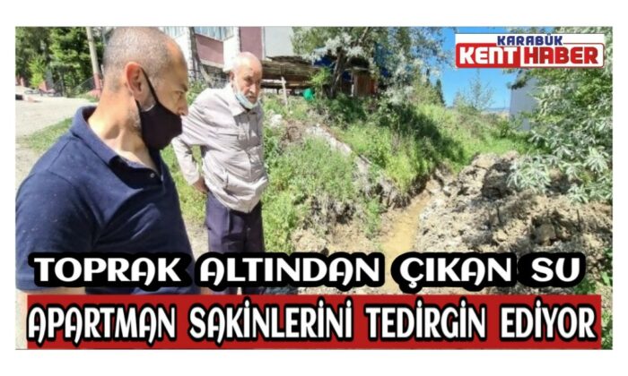 Toprak altından çıkan su apartman sakinlerini tedirgin ediyor