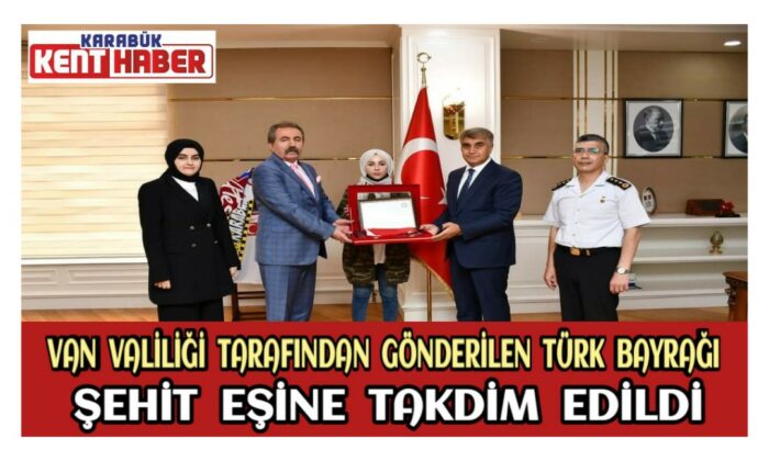 Van Valiliği Tarafından Gönderilen Türk Bayrağı Şehit Eşine Takdim Edildi